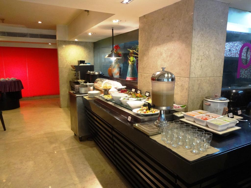 Royal Orchid Central Bangalore, Mg Road Экстерьер фото