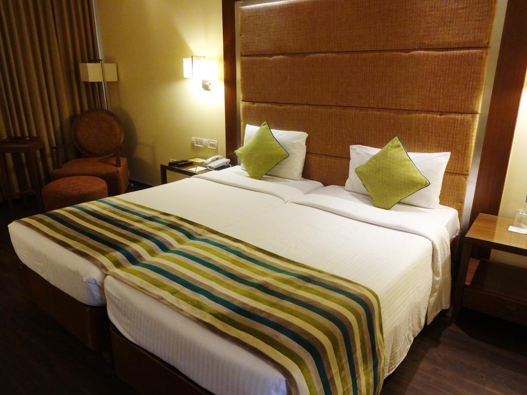 Royal Orchid Central Bangalore, Mg Road Номер фото