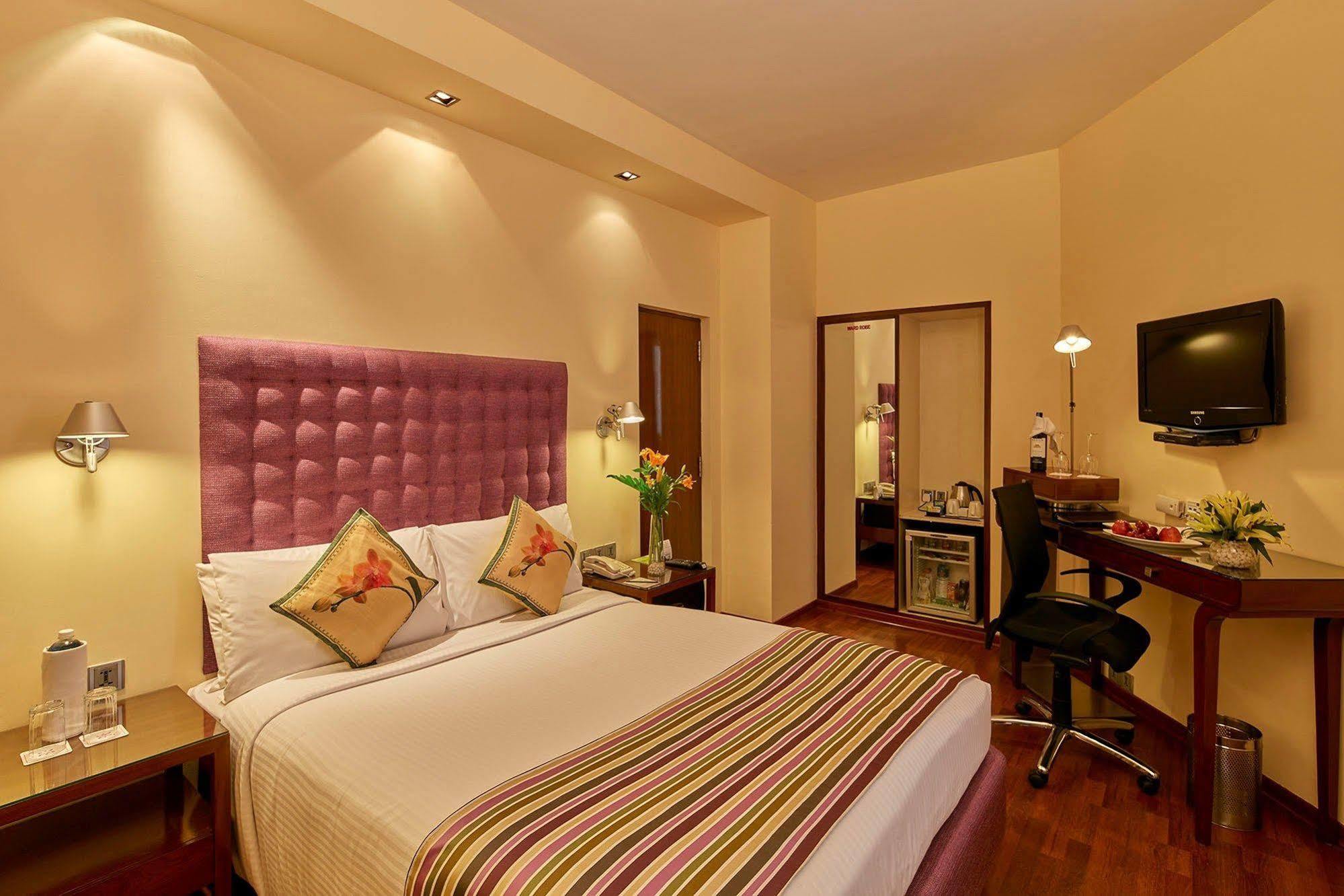 Royal Orchid Central Bangalore, Mg Road Экстерьер фото